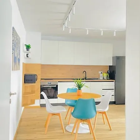 Luxurious 1bdr With Parking Daire Sofya